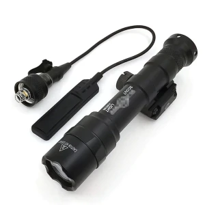 Target One Latarka taktyczna SF M600B Black